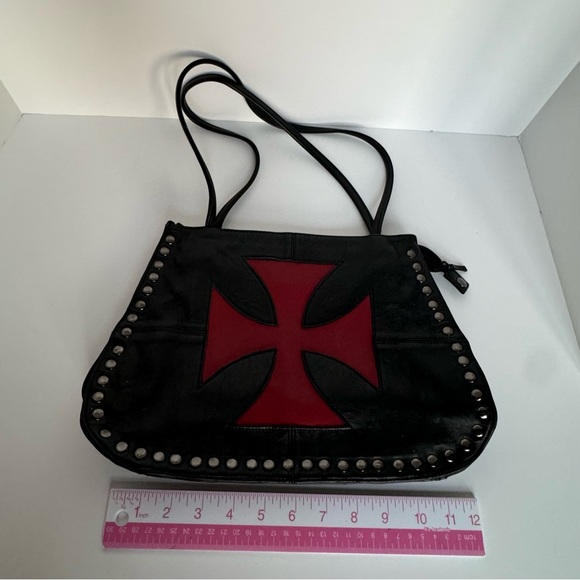 NWOT Purse- stylish and plenty of room for wallet, phone, keys, makeup, etc. - Picture 1 of 10
